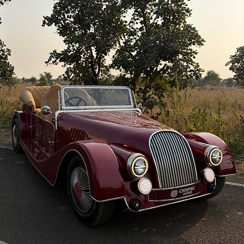 4 Wheeler Vintage Car - Color: Maroon