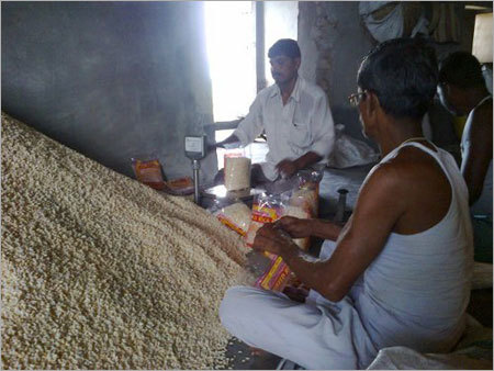 लंबे अनाज का सफेद फुले हुए चावल