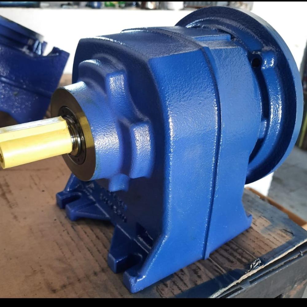 Helical Gearbox - 3 Hp Single Phase Mild Steel Flange-mounted Horizontal Conveyor Drive | 90% Efficiency For Material Handling