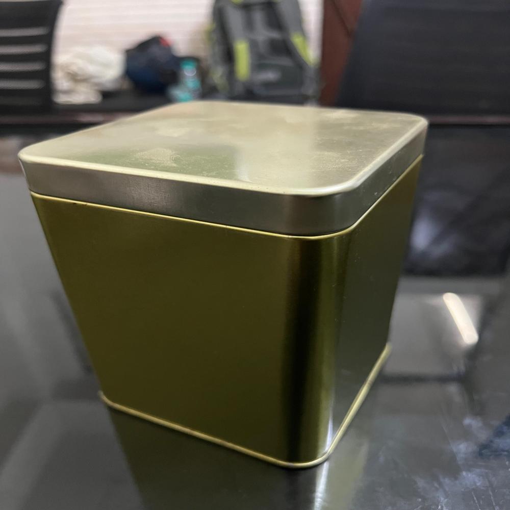 1.5 Kg Square Tin Box - Color: Golden