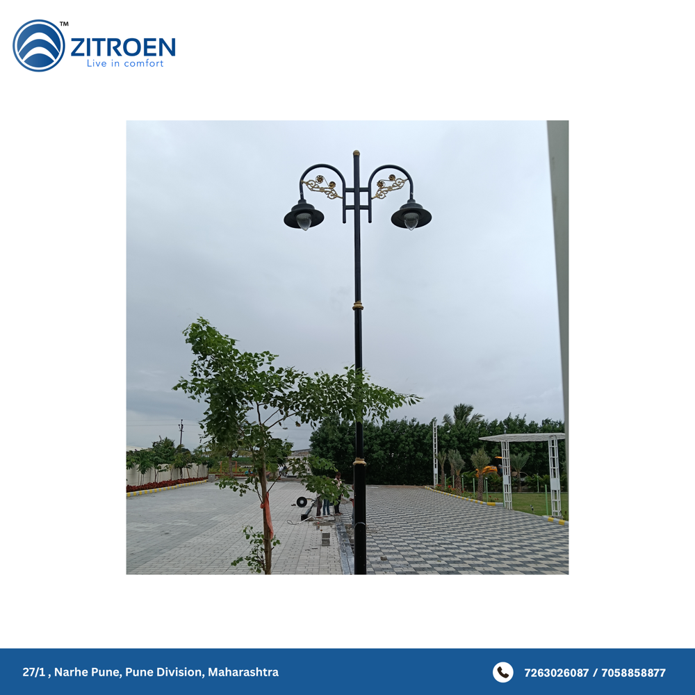 Decorative Garden Pole - Color: Black