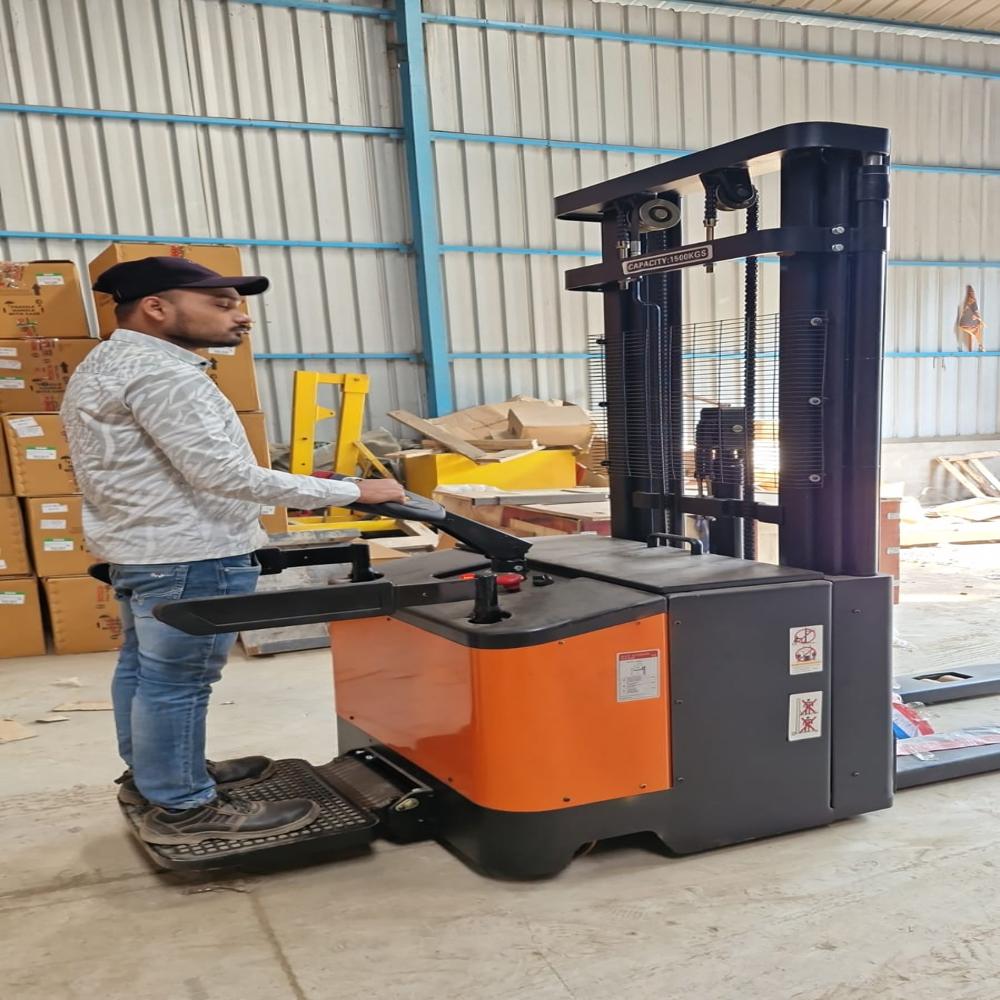 Fully Electric Stackers