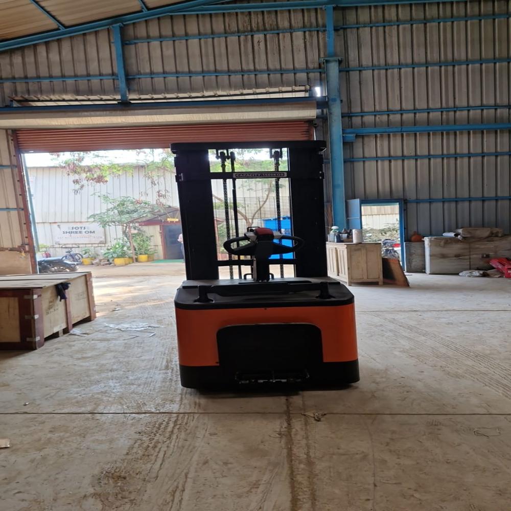 Fully Electric Stackers