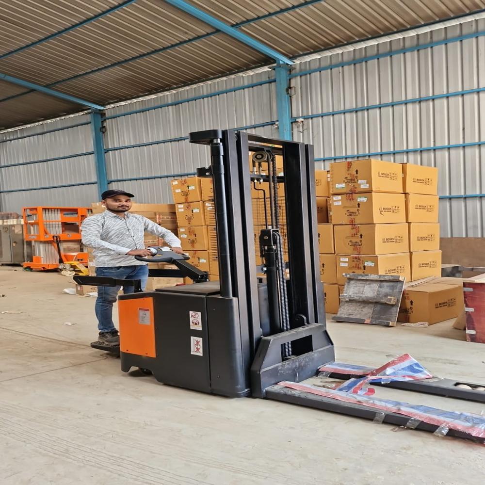 Fully Electric Stackers