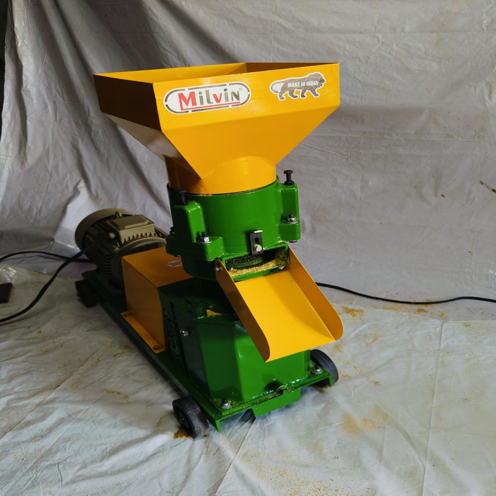 three roller poultry feed machine