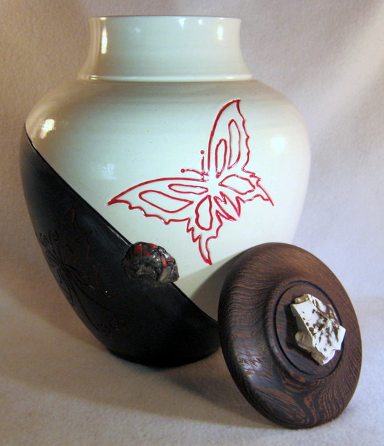 Best Selling Metal Pet Urns - White And Black Powder Coated Urns - Design Type: Flower Design