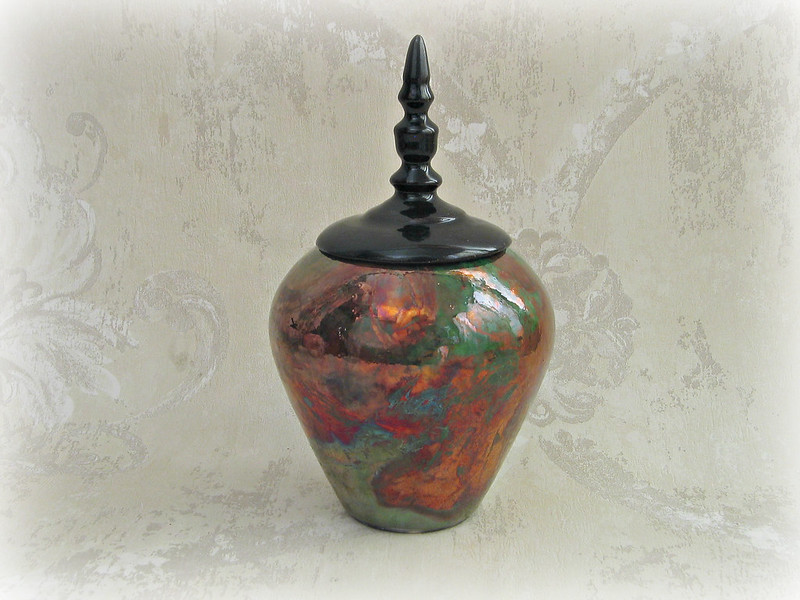 Best Selling Metal Pet Urns - White And Black Powder Coated Urns - Design Type: Flower Design