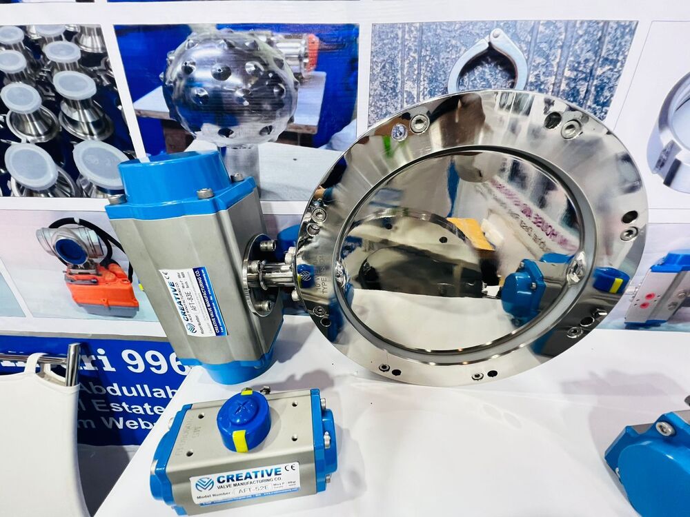 Ss304 And Ss316 Sandwich Butterfly Valve With Pneumatic Actuator - Color: Silver