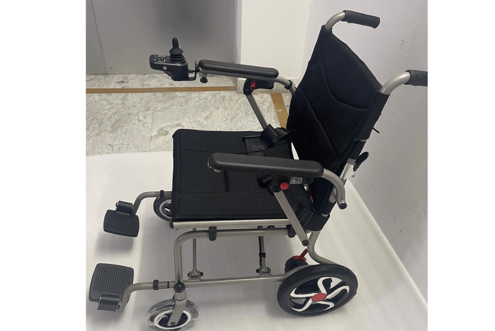 Ultra Light(15Kg) Weight Travel Electric Wheelchair YL1