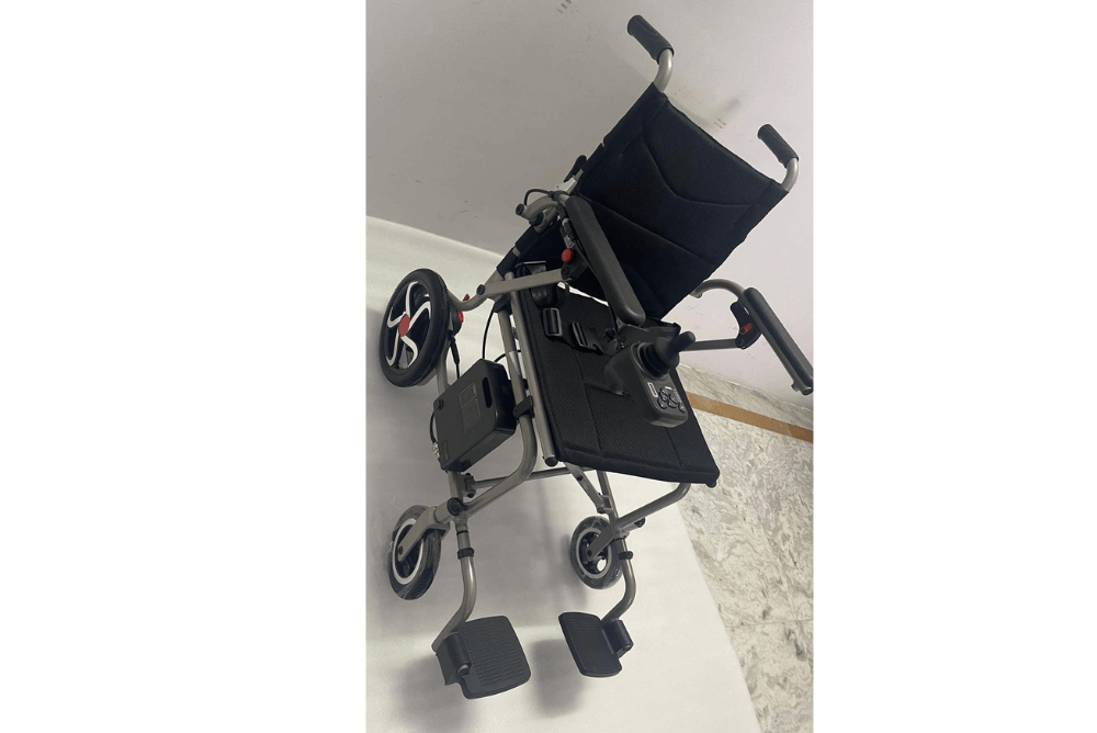 Ultra Light(15Kg) Weight Travel Electric Wheelchair YL1