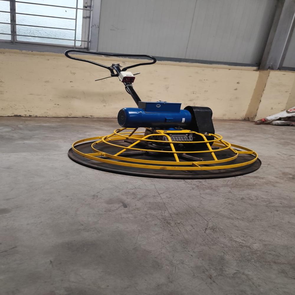 Power Trowel with Crompton Motor