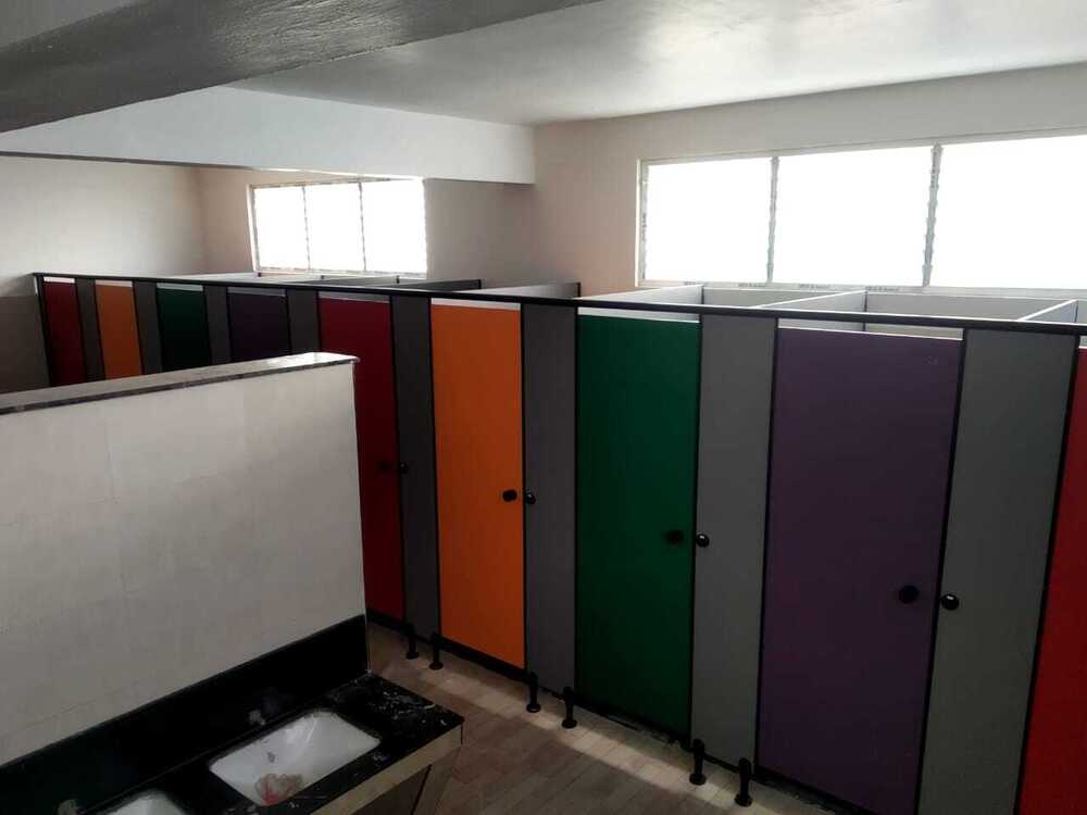 Hdf Toilet Cubicle Partitions For Kids With Nylon Accessories - Color: Multicolor