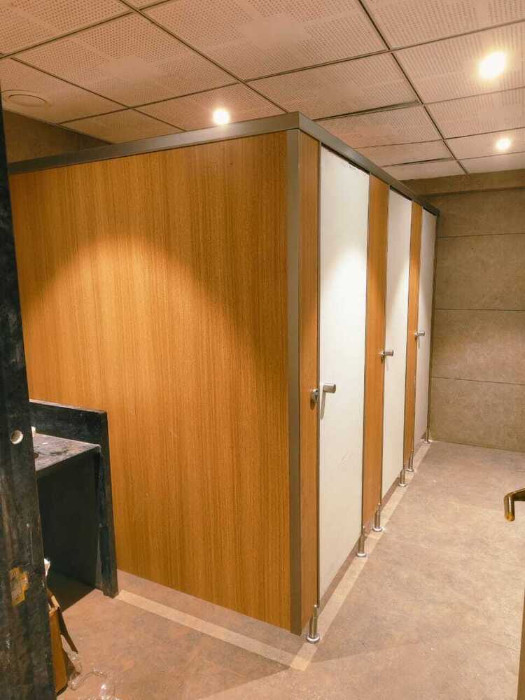 Hpl Toilet Cubicle Partitions With Stainless Steel Accessories - Color: Multicolor