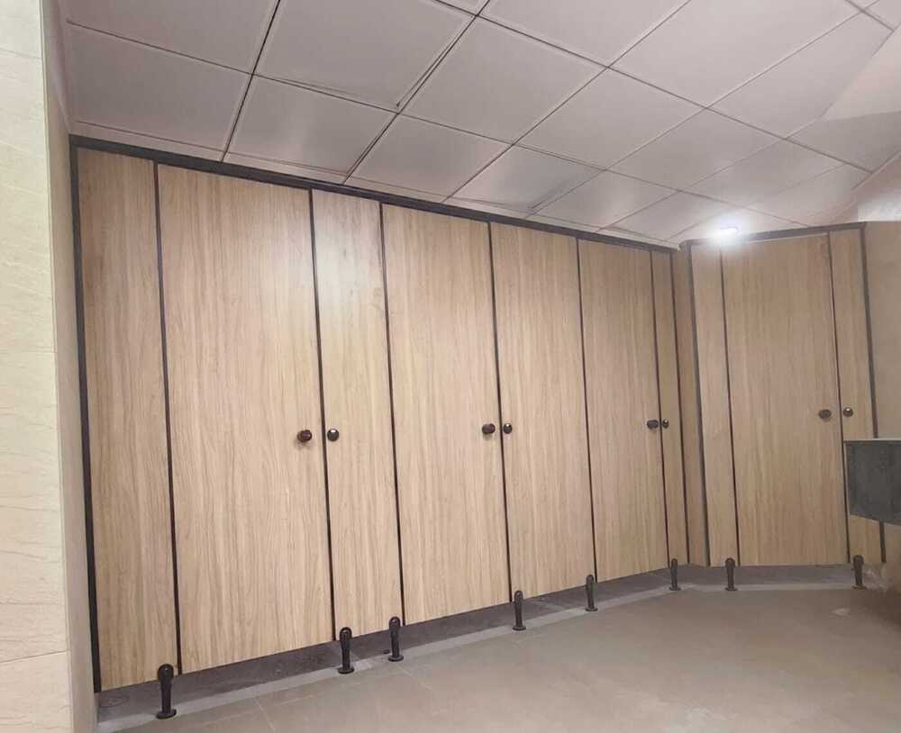 Hdf Toilet Cubicle Partitions With Nylon Accessories - Feature: Durable
