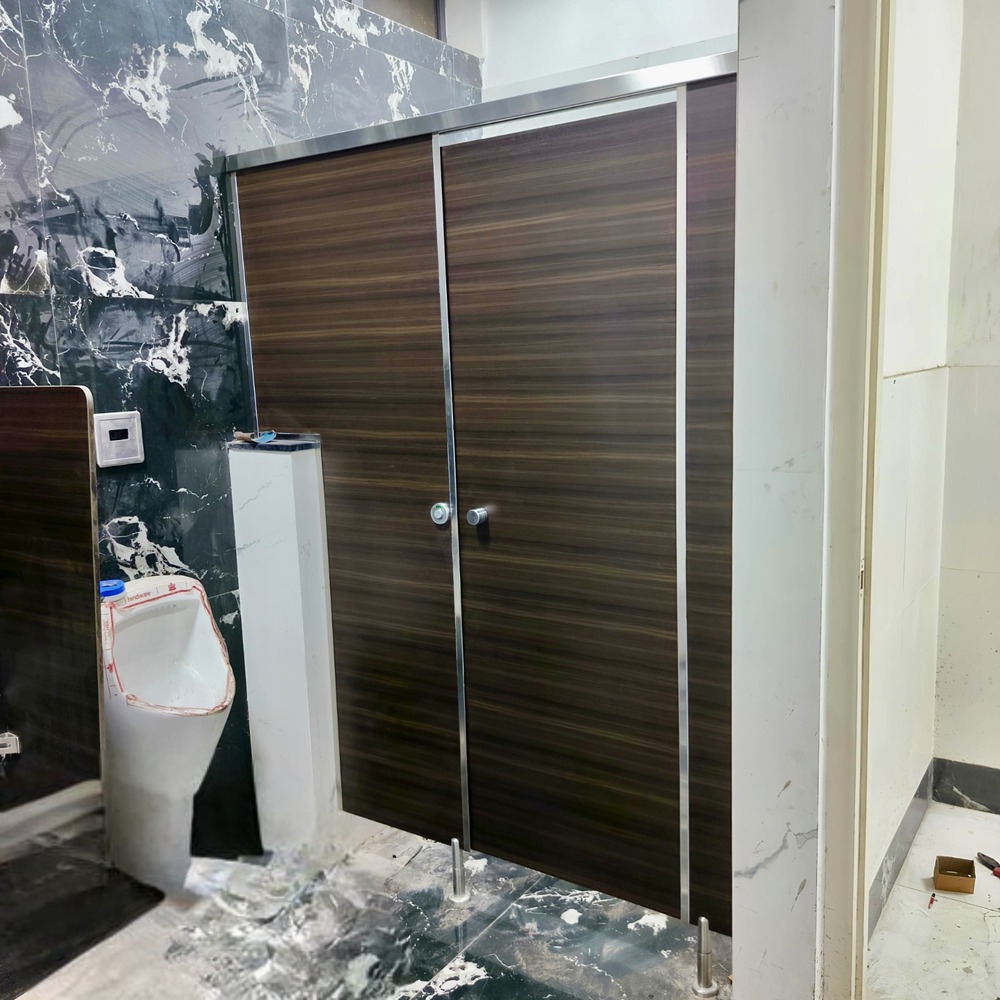 Hdf Shower Cubicles Partition With Nylon Accessories - Color: Beige And Black