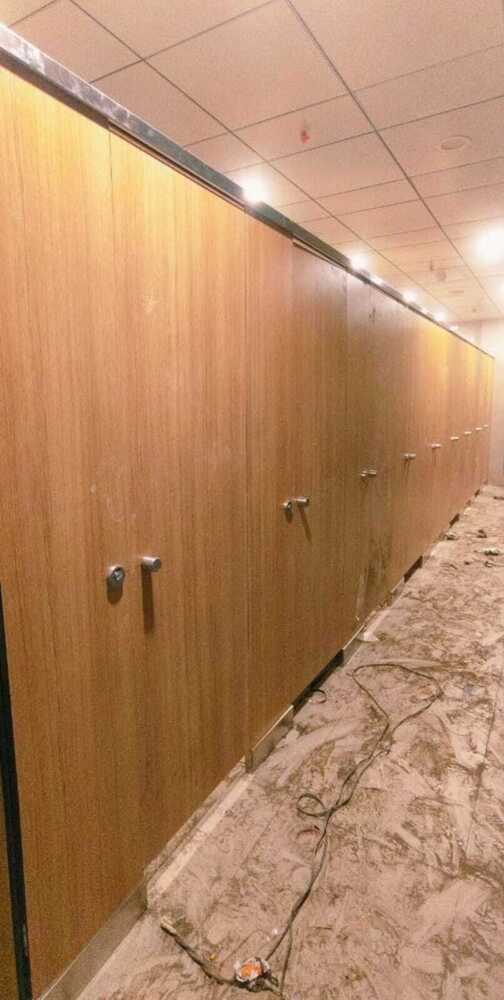 Hdf Shower Cubicles Partition With Stainless Steel Shoebox Model - Color: Yellow