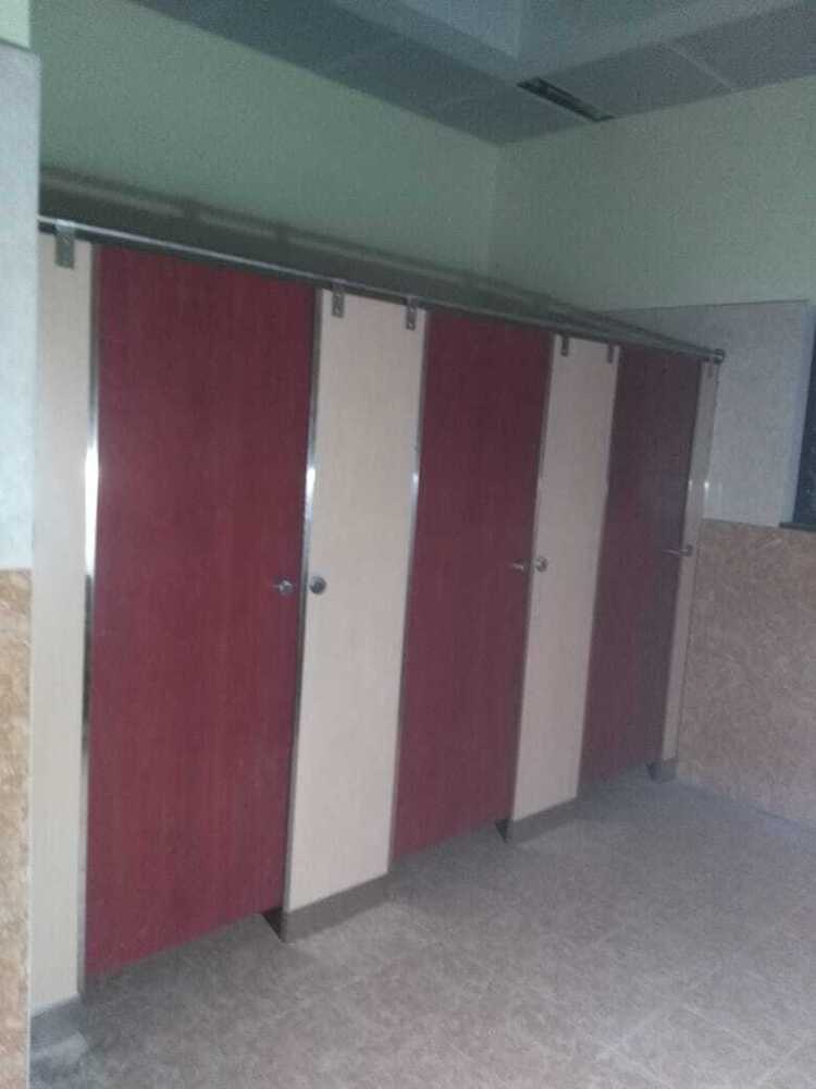 Hpl Shower Cubicles Partition With Stainless Steel Accessories Shoebox - Color: Green