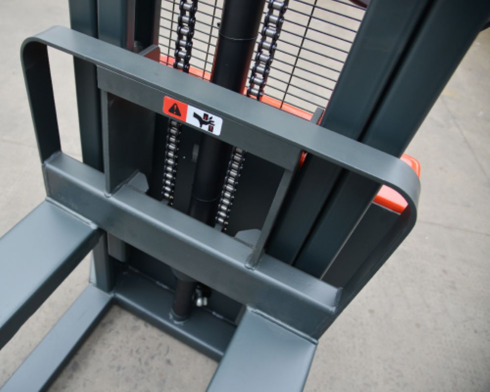 Single Frame Fully Electric Stacker - 1000 Kg Lifting Capacity, Durable Black And Orange Design, Easy Operation With 1-year Warranty