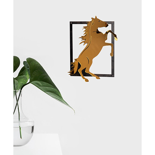 M52 Horse Standing - Color: Golden