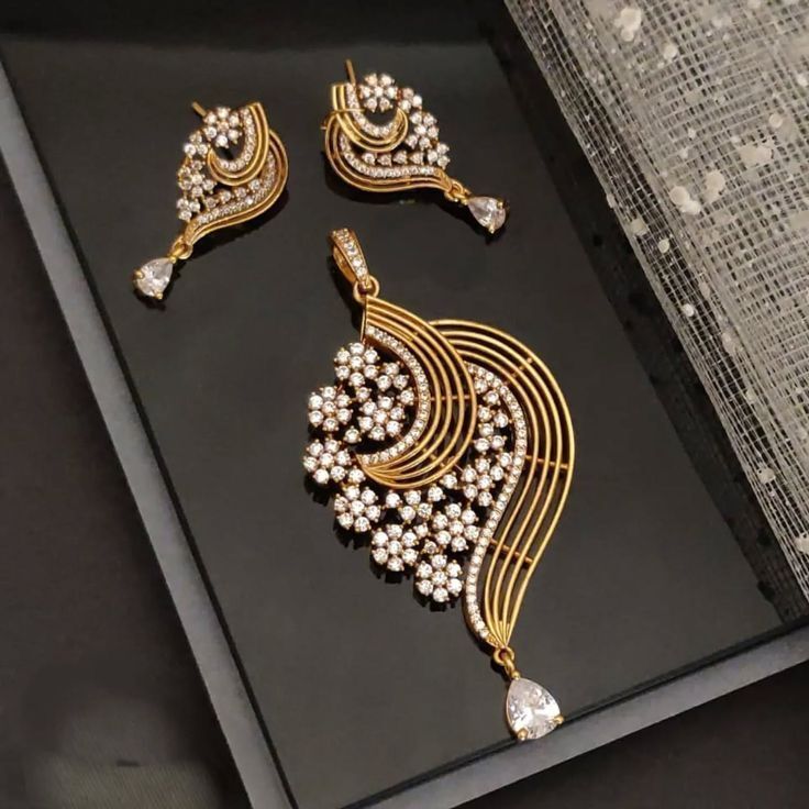 Elite Charm Necklace Set - Color: Different Available