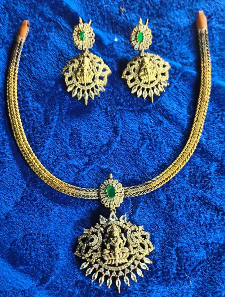 Heritage Style Necklace Set