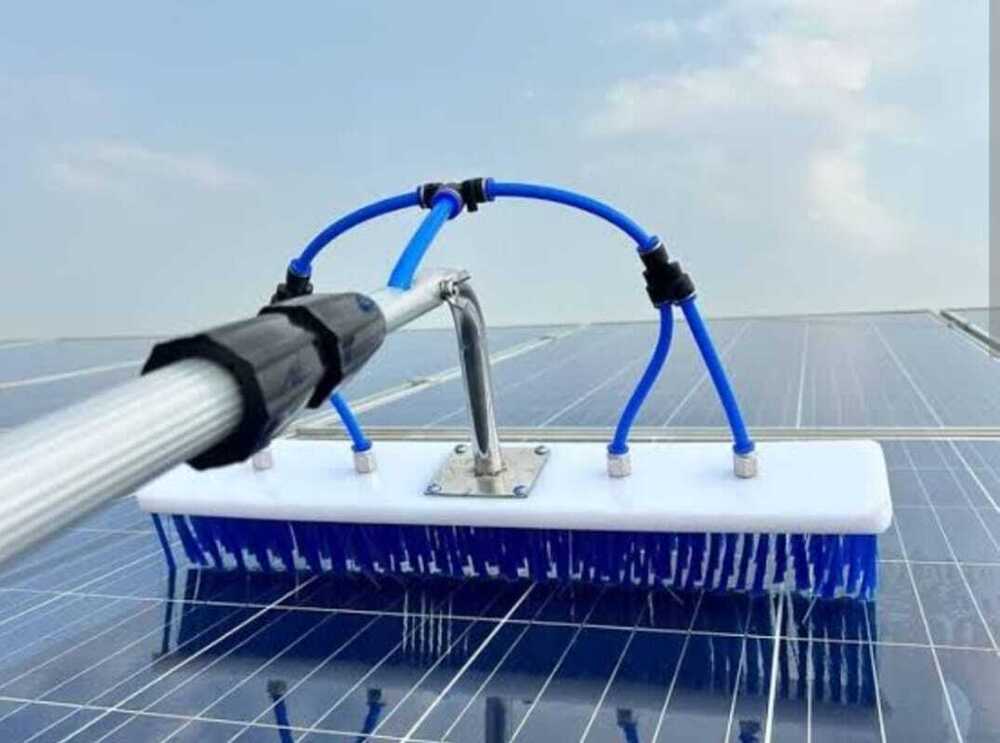 Solar Cleaning Brush