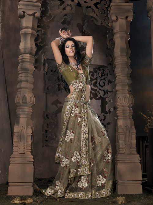 कढ़ाई की साड़ी