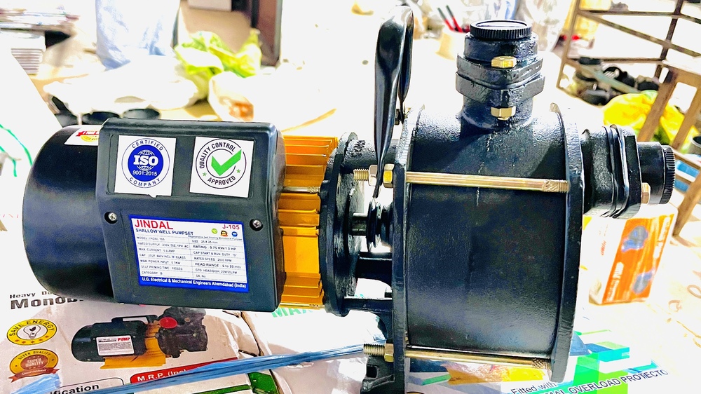 1 Hp Single Phase Monoblock Pump - Color: Black