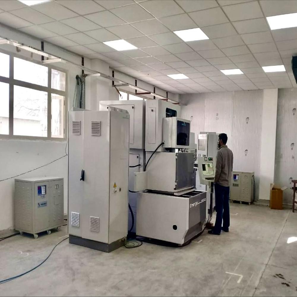 125 kVA Servo Voltage Stabilizer with Ultra Isolation Transformer