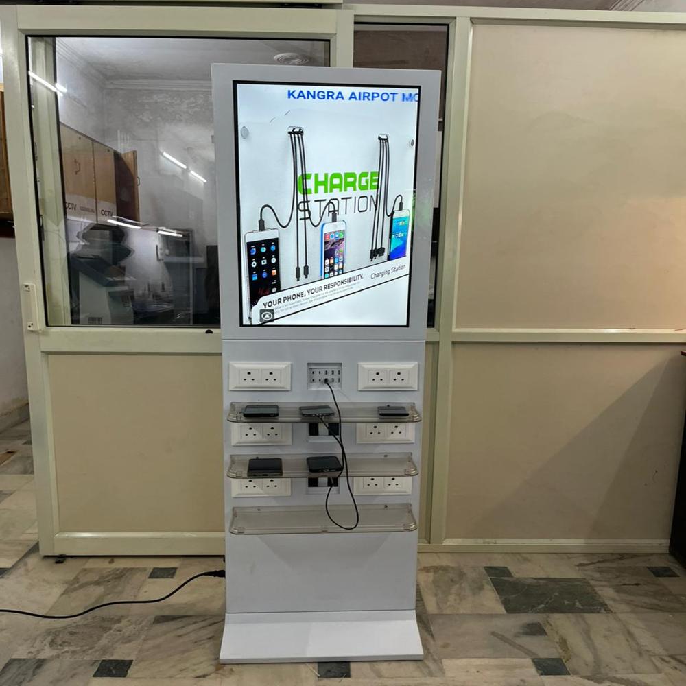 Digital Signage With Mobile Charging Facility - Application: Malls