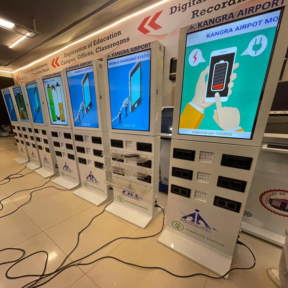 Digital Signage With Mobile Charging Facility - Application: Malls