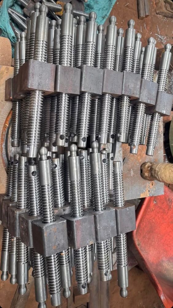 MACHINERY LEADS SCREW