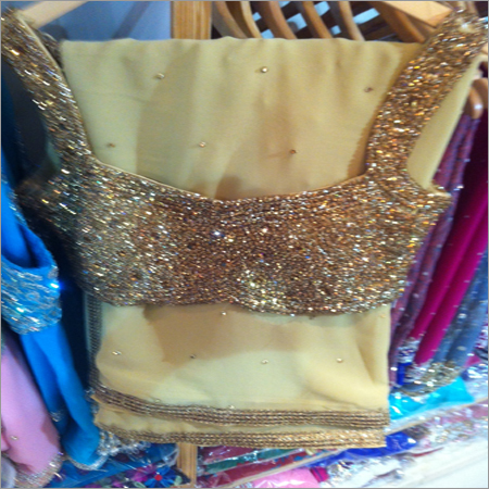 डिजाइनर कढ़ाई वाली लहंगा