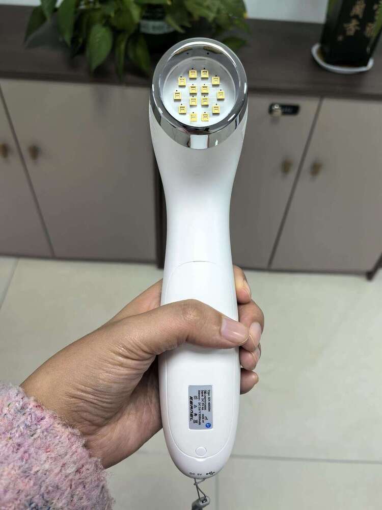 Kn-4003B4 308Nm Led Phototherapy For Vitiligo And Psoriasis - Accuracy: 100 %
