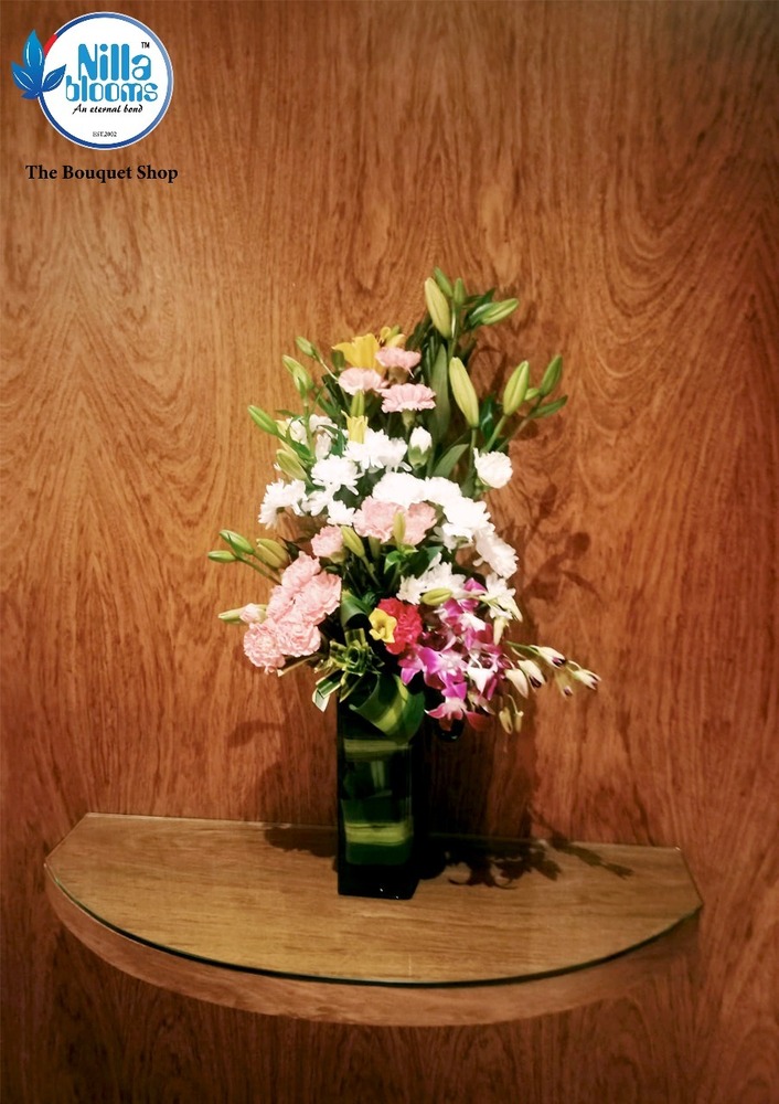 Glass Vase Flowers Arrangement Bouquet - Color: Multi Colour