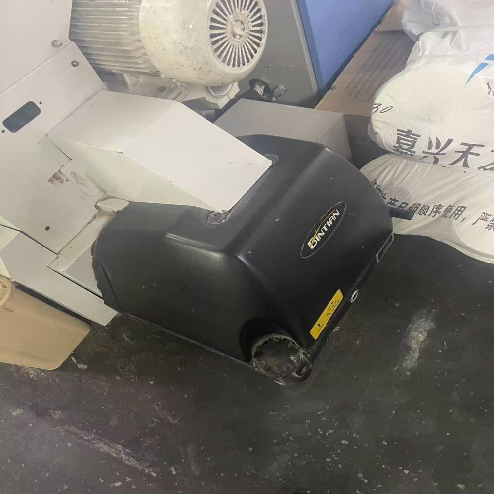 Red flag air jet loom