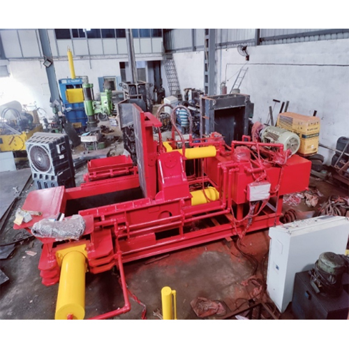 Metal Bailing Machine - Color: Red