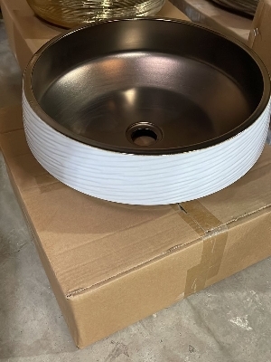 Wash Basin - Feature: Washbasin