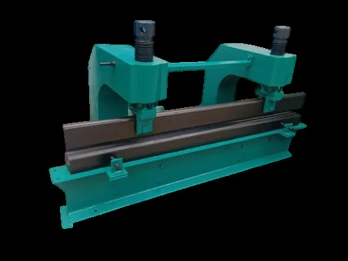 Screw Type Manual Sheet Bending Machine - Bend Radius: 100 Millimeter (Mm)