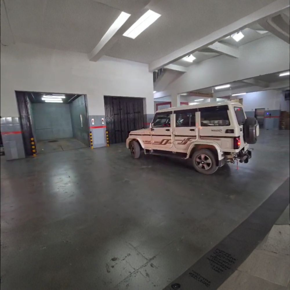 Hydraulic Car Lift - Color: Silver