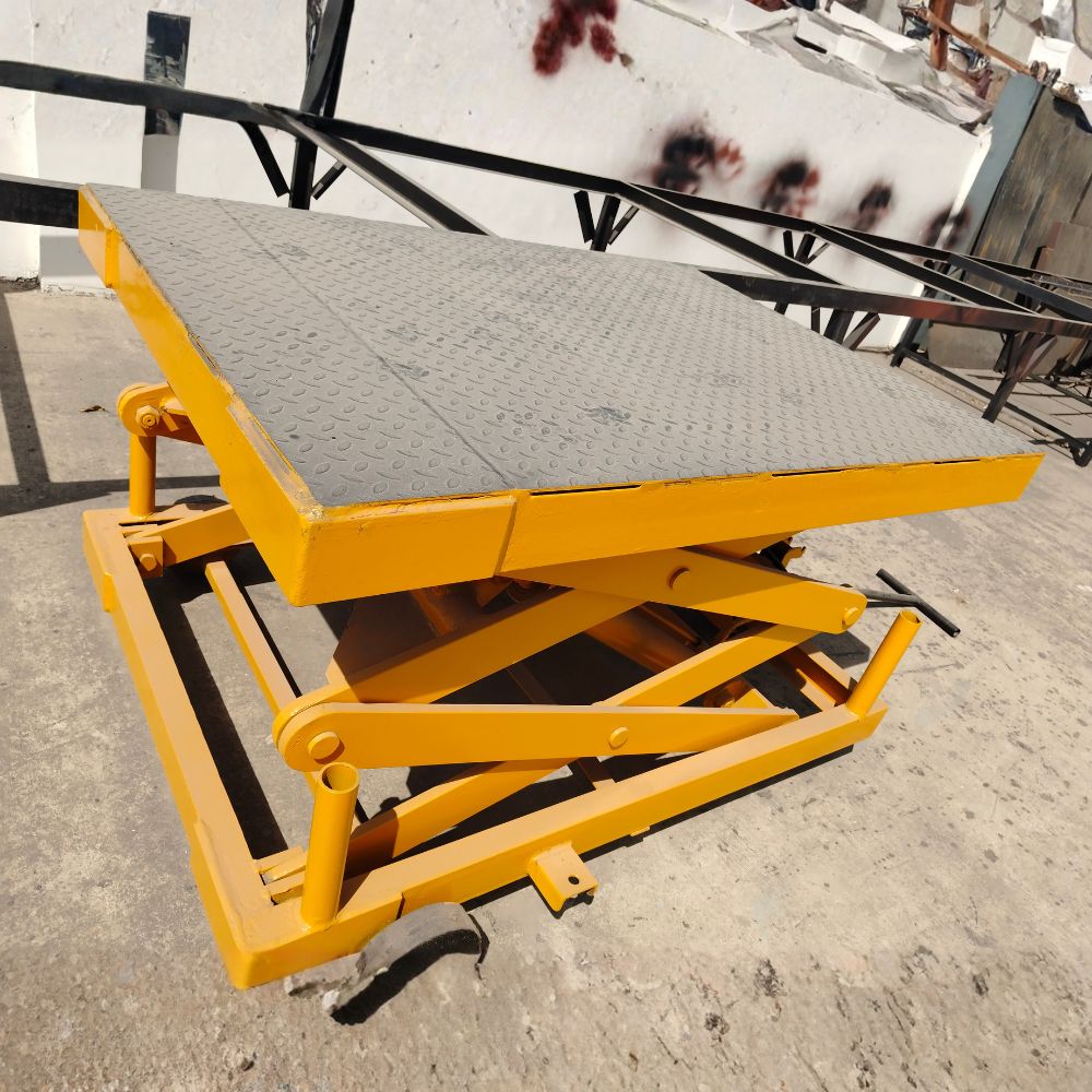 SCISSOR LIFT