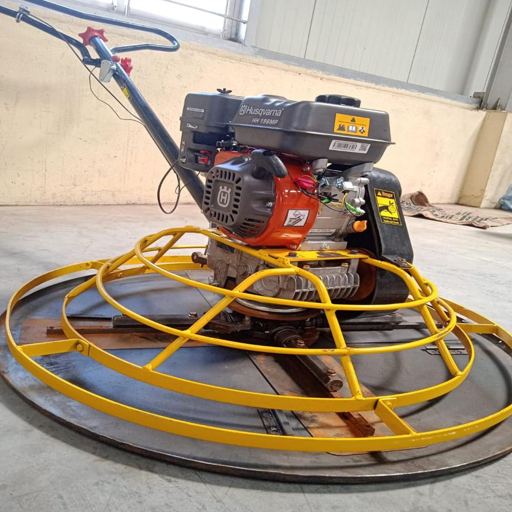 Power Trowel with Husqvarna Engine