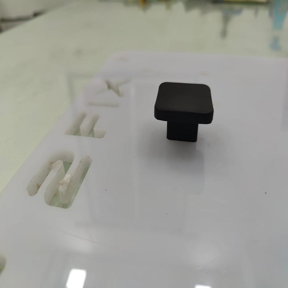 Exclusive Series Square Knob Black (TFHC1829)