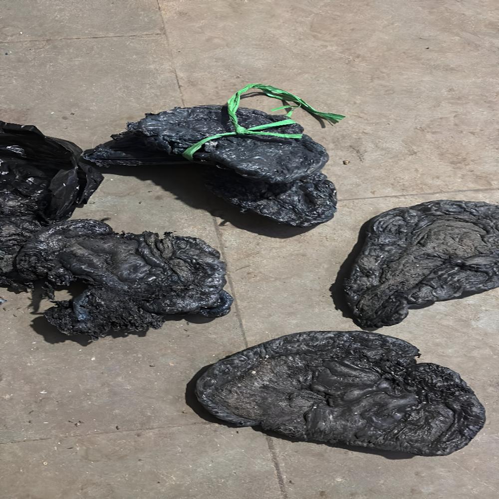 PLASTIC GULLA AND PLASTIC LUMP