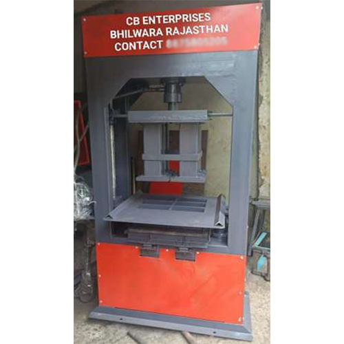 6 Brick Hydraulic Or Vibrating Machine With Feeder - Capacity: 40 Ton