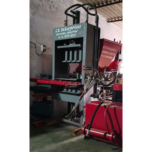 Metal To Metal Liver Operating 4 Brick Making Machine - Capacity: 60 Ton