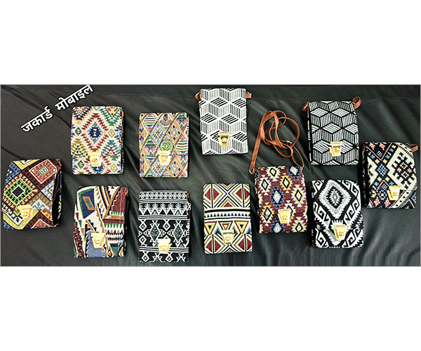 Jakard Fabric Cross Body Bag - Color: Multicolor