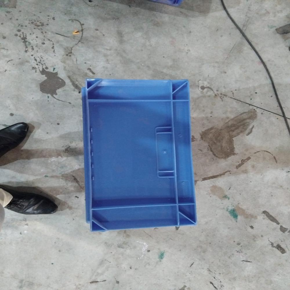 30ltr Plastic Crates - Color: Blue