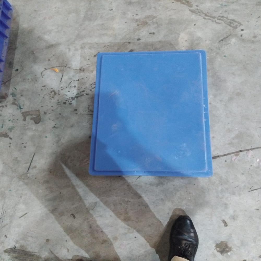 30ltr Plastic Crates - Color: Blue