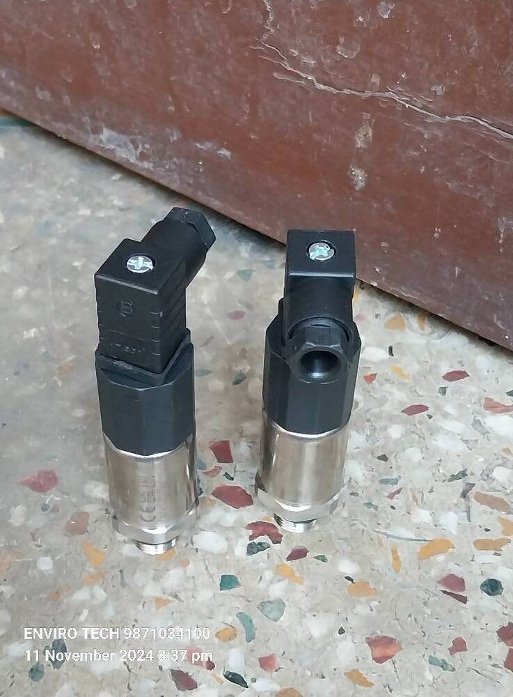 Huba Pressure Transmitter Model 520.914S032401W RANGE 0-500 BAR OUTPUT 4-20mA